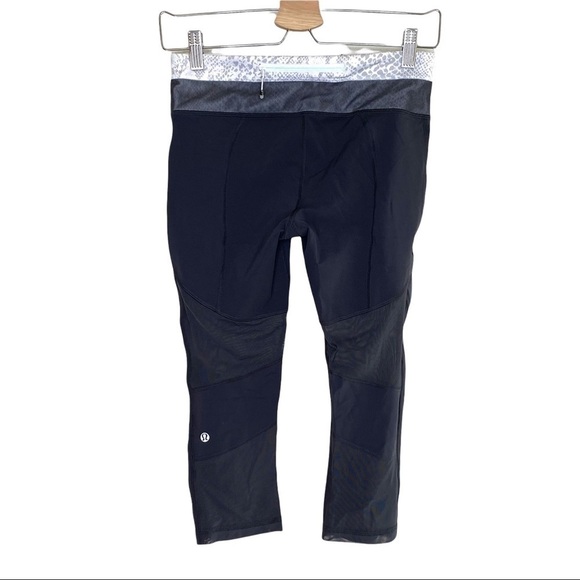 Lululemon Mesh With Me Crop Deep Coal / Desert Snake White Silver Fox - Picture 4 of 10